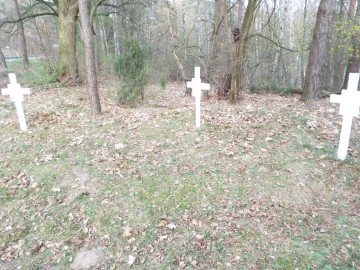 Wiosenne porządki na cmentarzach wojennych z czasów I wojny światowej w Kamionie nad Rawką, 